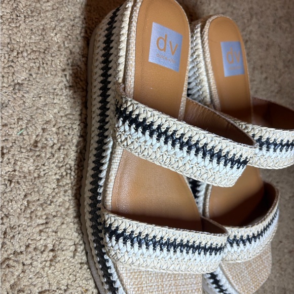 Dolce Vita Pawney Tan and Black Woven Size 8.5 Sandals - Picture 2 of 6
